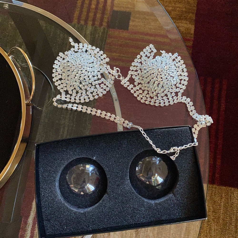 FREDERICKS OF HOLLYWOOD VINTAGE RHINESTONE LINGERIE. UNDERWEAR AND BRA! - Picture 8 of 11
